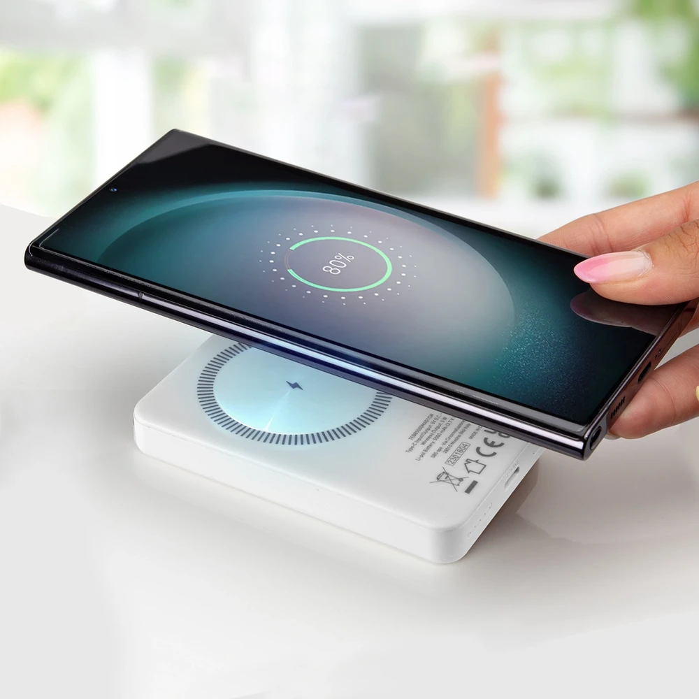 SBS 5000 mAh belaidis magnetinis išorinis akumuliatorius (Power Bank), baltos spalvos
