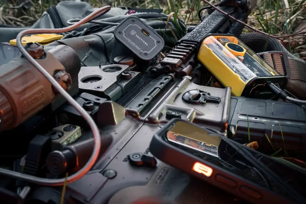 Tactical C4 Explosive 9600mAh PowerBank - išorinis maitinimo šaltinis su sparčiu įkrovimu geltonos spalvos