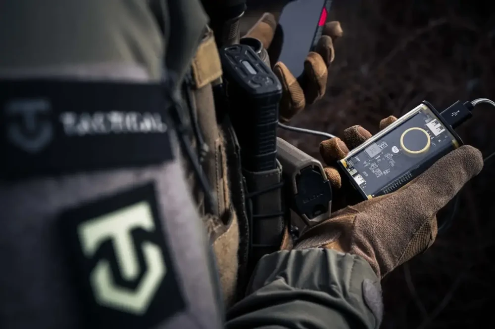 Tactical C4 Explosive 9600mAh PowerBank - išorinis maitinimo šaltinis su sparčiu įkrovimu geltonos spalvos