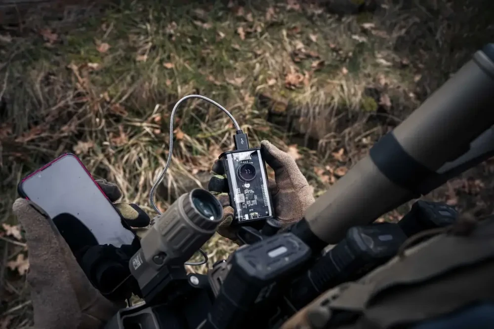 Tactical C4 Explosive 9600mAh PowerBank – išorinis maitinimo šaltinis su sparčiu įkrovimu juodos spalvos