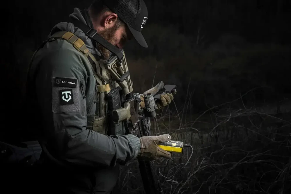 Tactical C4 Explosive 19200mAh powerbank – didelės talpos, greito įkrovimo išorinis akumuliatorius juodos geltonos