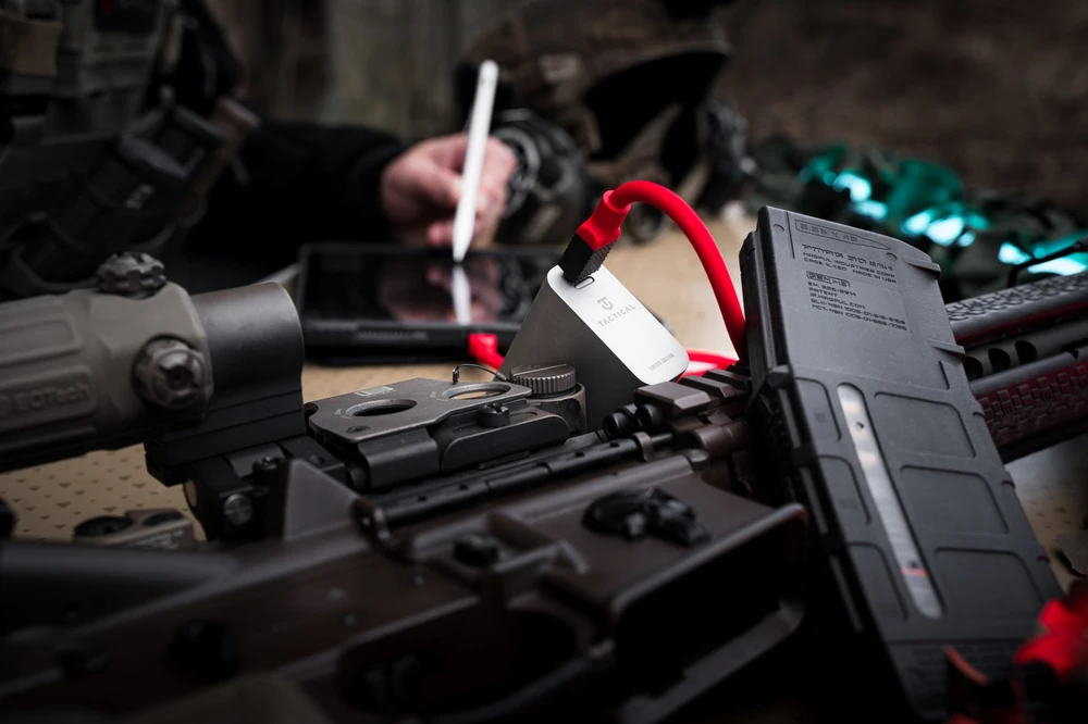 Tactical EDC Brick 9600mAh Raw PoweBank – atsarginis maitinimo šaltinis su sparčiu įkrovimu