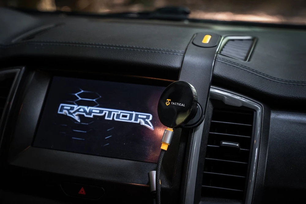 Tactical MagForce Slapper Automobilinis telefono laikiklis su belaidžiu įkrovimu juodos spalvos