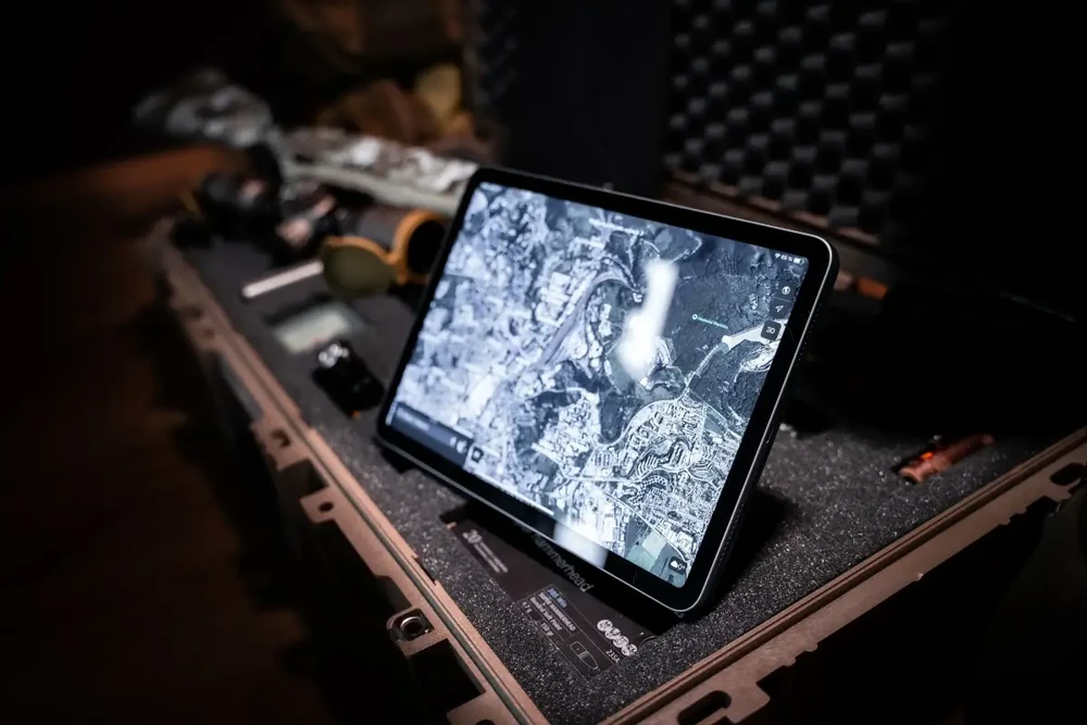 Tactical Nighthawk dėklas skirtas iPad Pro 12.9 juodos spalvos