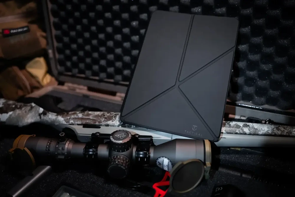 Tactical Nighthawk dėklas skirtas iPad Pro 12.9 juodos spalvos