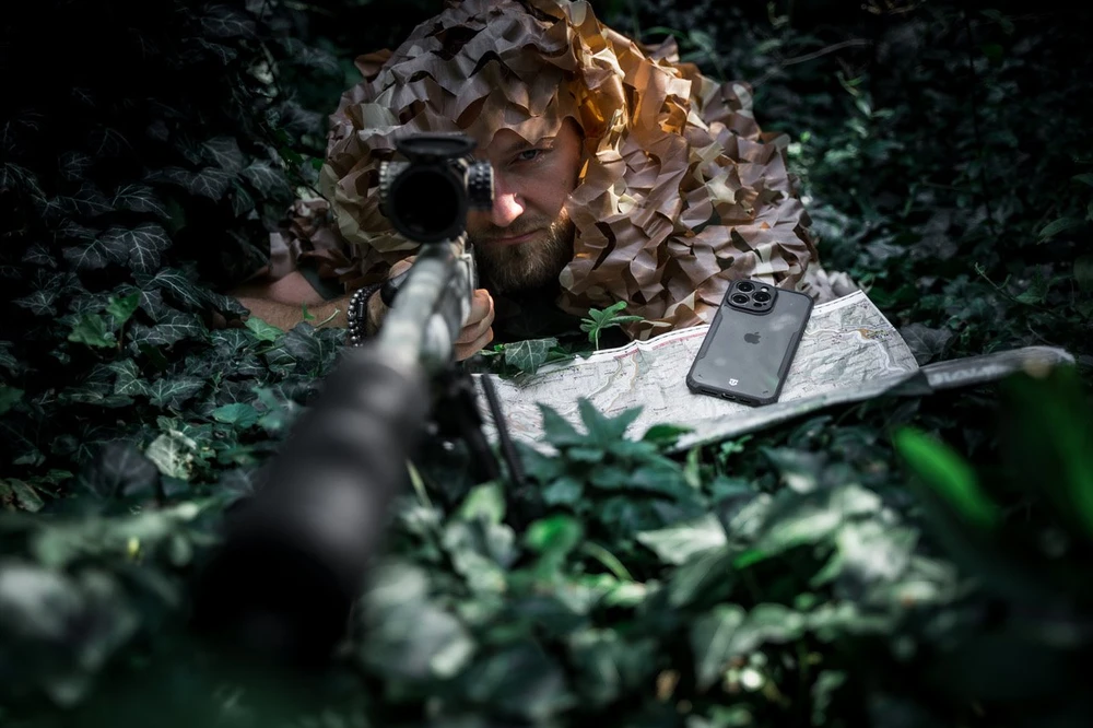 Dėklas Tactical Quantum Stealth dangtelis, skirtas Apple iPhone 13 Pro Max Skaidrus/juodas