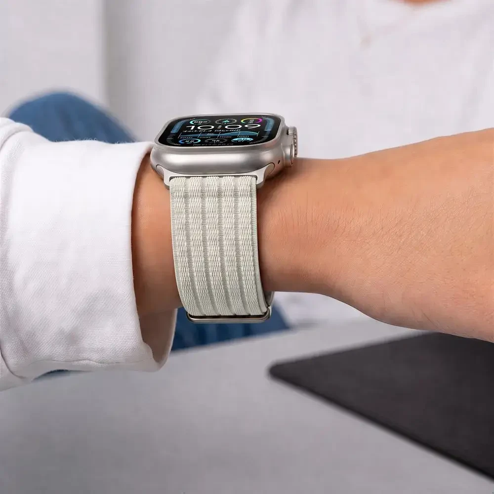 Tech-Protect Nylon Sport Strap, skirtas Apple Watch 44 / 45 / 46 / 49 mm – smėlio spalvos