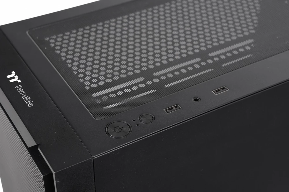 Thermaltake XM1 TG Juodas