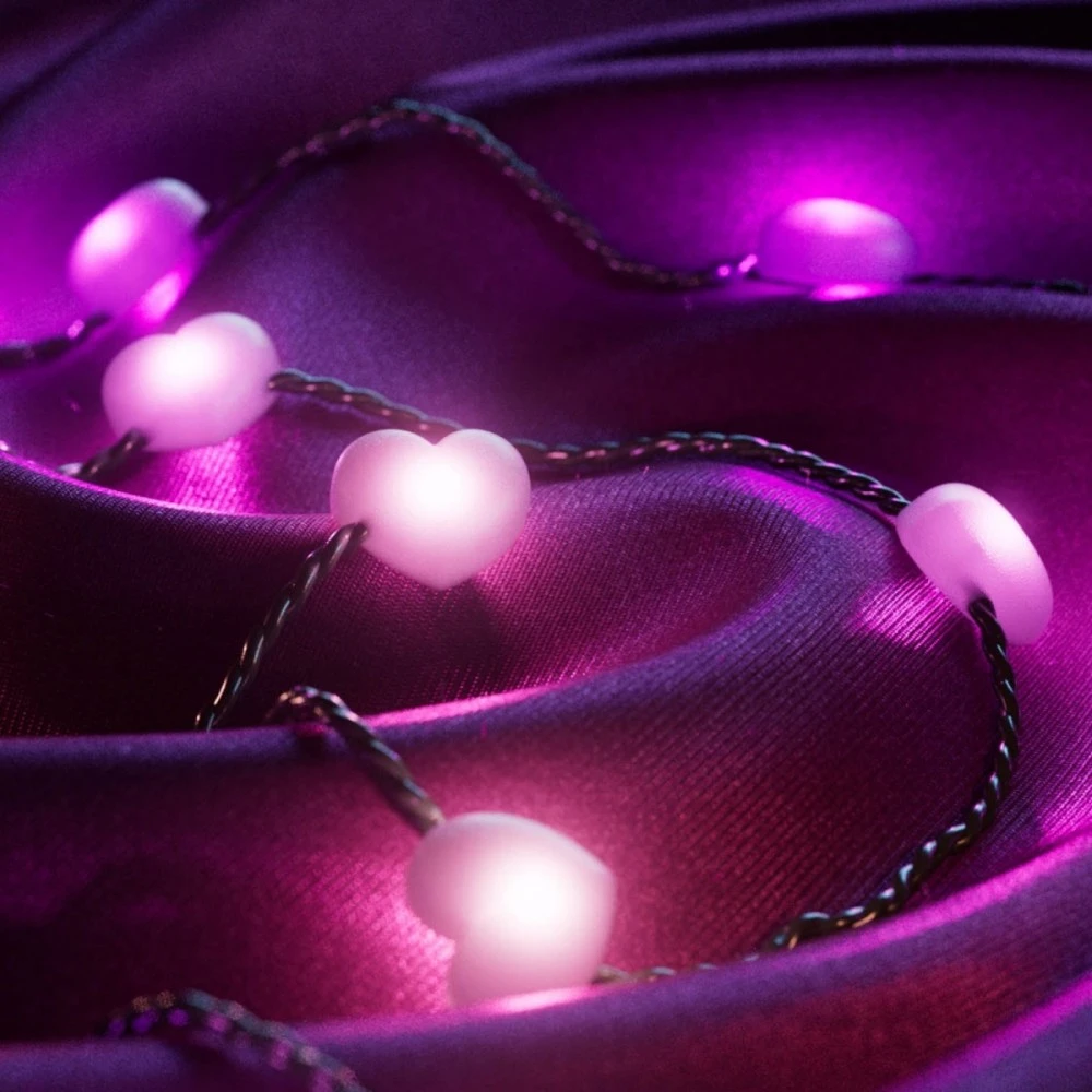 „Twinkly Candies“ 100 širdies formos RGB šviesos diodų, skaidrus laidas, USB-C
