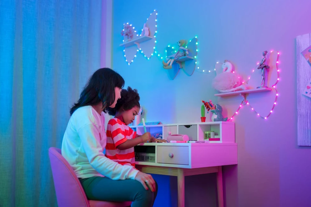 „Twinkly Candies“ 100 širdies formos RGB šviesos diodų, skaidrus laidas, USB-C
