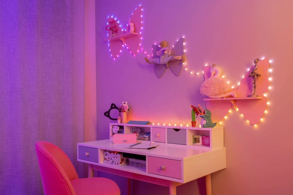 „Twinkly Candies“ 100 širdies formos RGB šviesos diodų, skaidrus laidas, USB-C