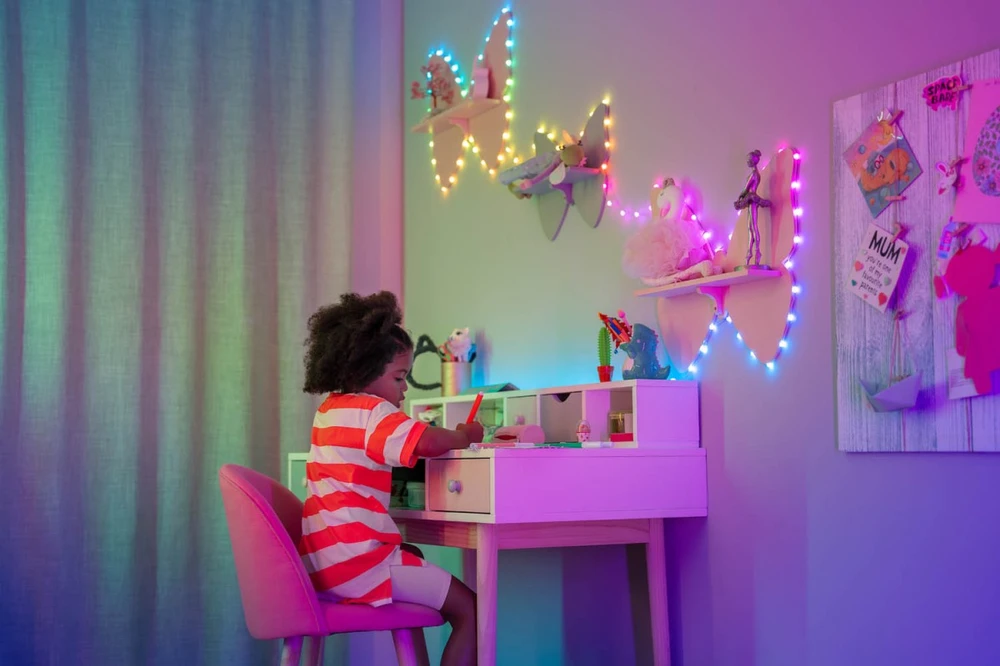 „Twinkly Candies“ 100 širdies formos RGB šviesos diodų, skaidrus laidas, USB-C
