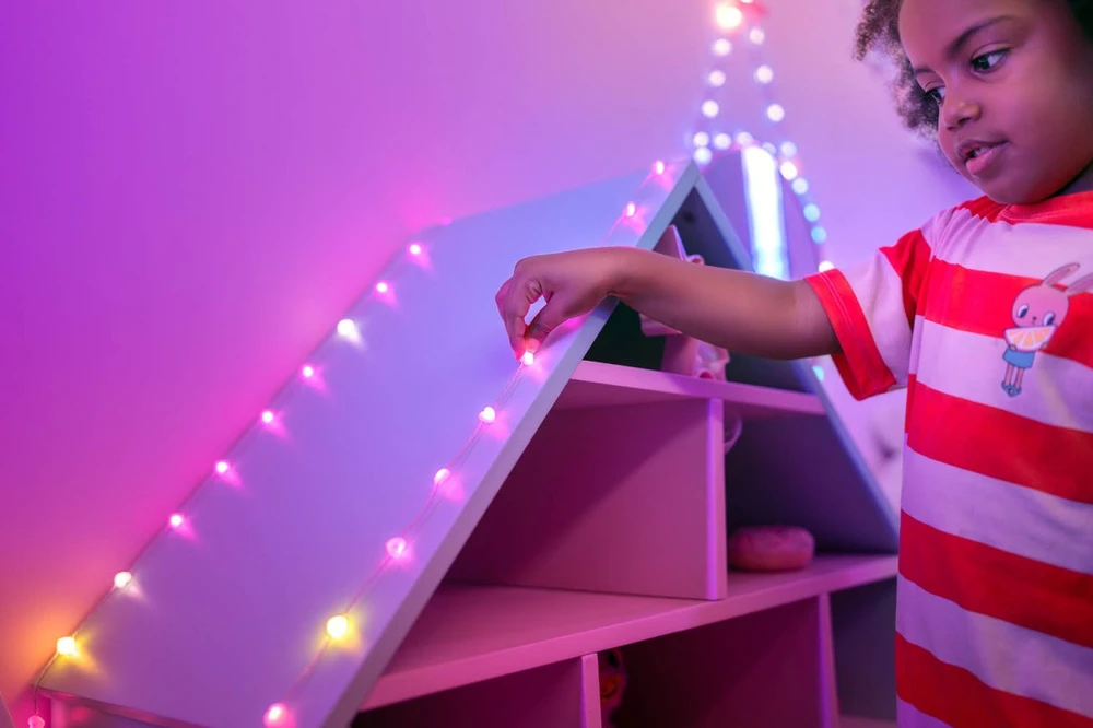 Kalėdinė girlianda Twinkly Heart - Shaped 200 RGB LED USB- C, žalios spalvos laidas