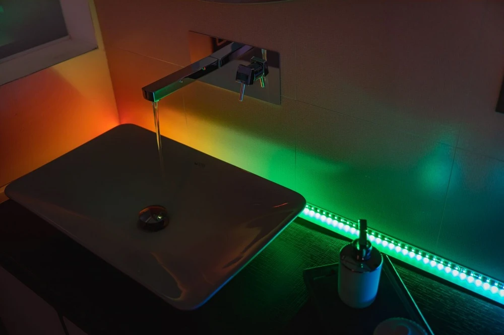 Twinkly Line išmanioji LED juostelė su RGB LED, 1,5 metro, juodas laidas, daugiaspalvė
