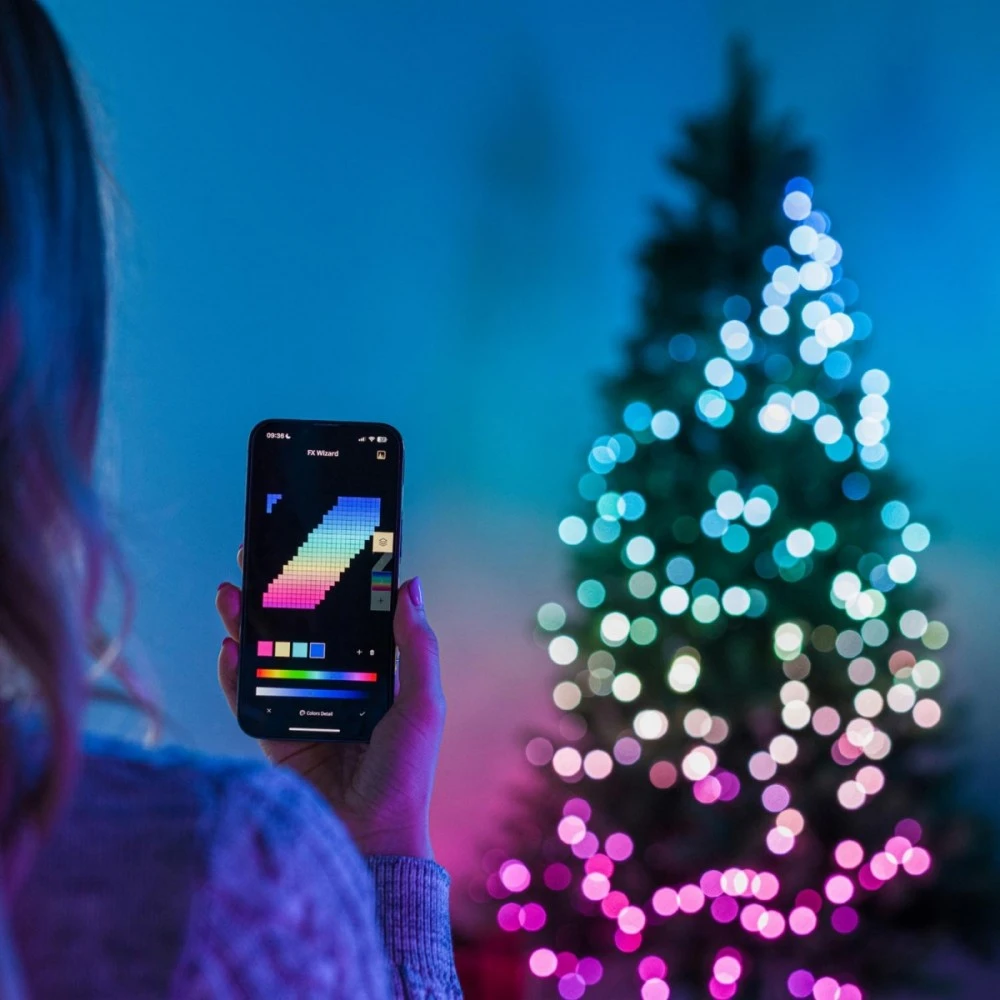 Kalėdinė išmanioji lempučių girlianda Twinkly Strings 250 LED RGB, daugiaspalvės
