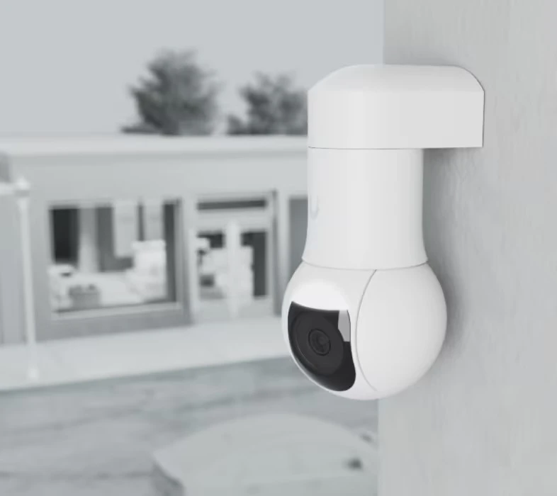UBIQUITI G5 PTZ KOMPAKTIŠKA, VISIEMS ORAI ATSPARNI KAMERA SU YPAČ MAŽU VĖLYVAVIMU, PASUKIMO, PRIARTINIMO VALDYMU IR UNIVERSALIOMIS MONTAVIMO GALIMYBĖMIS