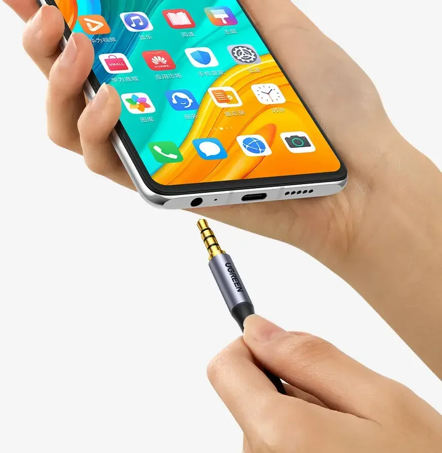 UGREEN 3.5 mm AUX jungtis prijungimo metu
