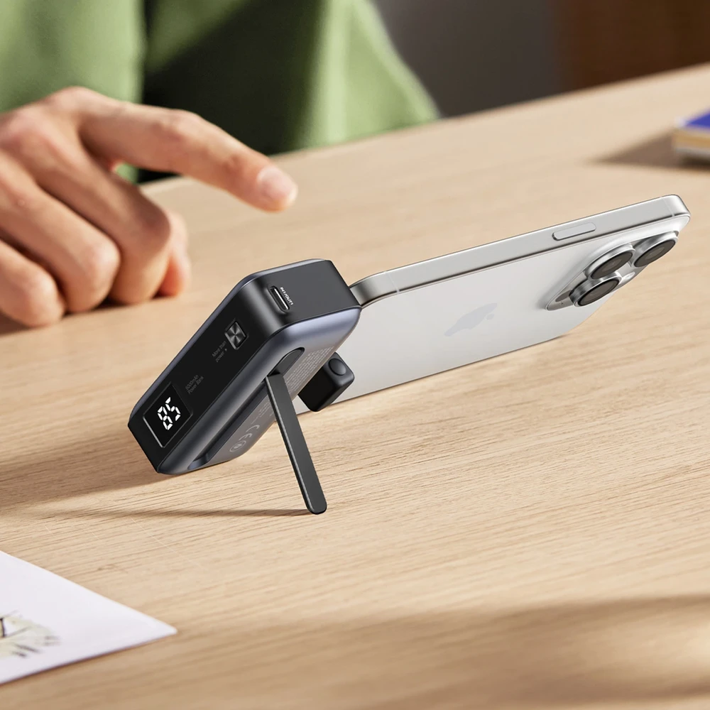 Nešiojama išorinė baterija UGREEN PB503, 5000 mAh 22,5 W, su integruotu USB-C kištuku