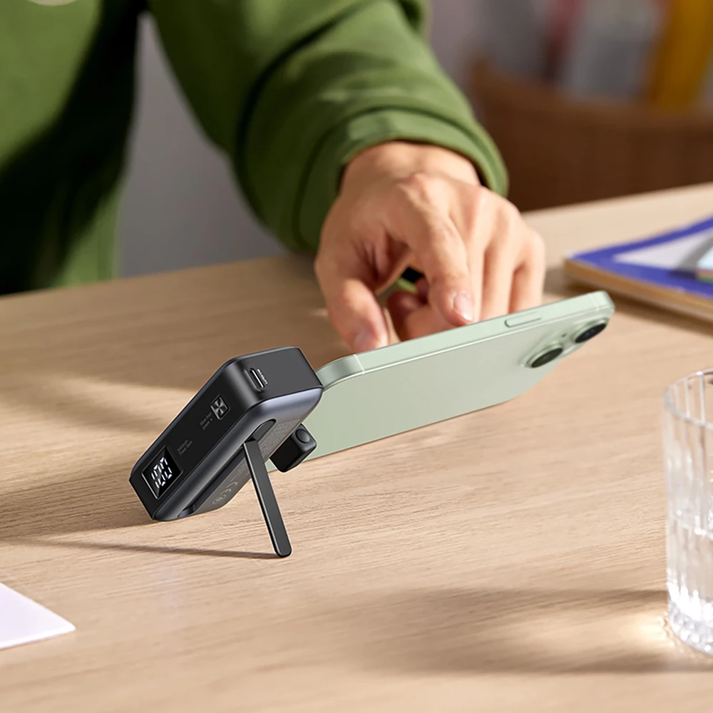 Nešiojama išorinė baterija UGREEN PB503, 5000 mAh 22,5 W, su integruotu USB-C kištuku