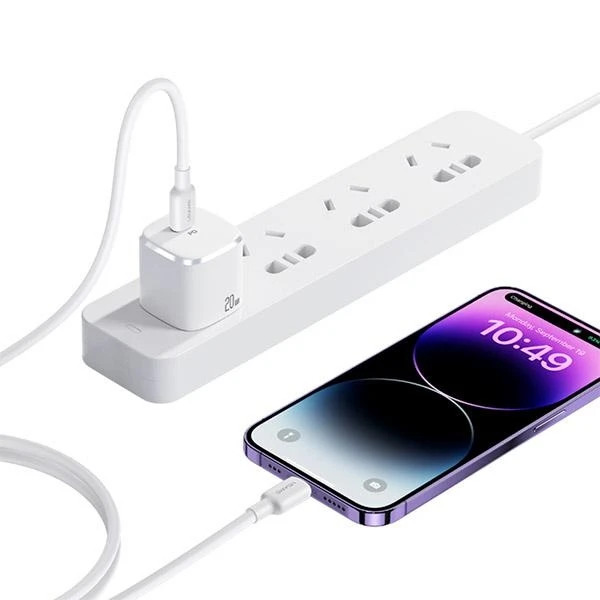 USAMS įkroviklis 1xUSB-C PD20WPD3.0 greito įkrovimo US-CC183 + USB-C/Lightning laidas US-SJ610 baltos spalvos