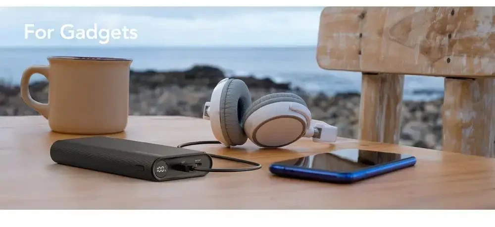 Nešiojamoji baterija Veger TCE130 (W2503) PD 130W 25000 mAh su integruotais C tipo laidais / Lightning juodas
