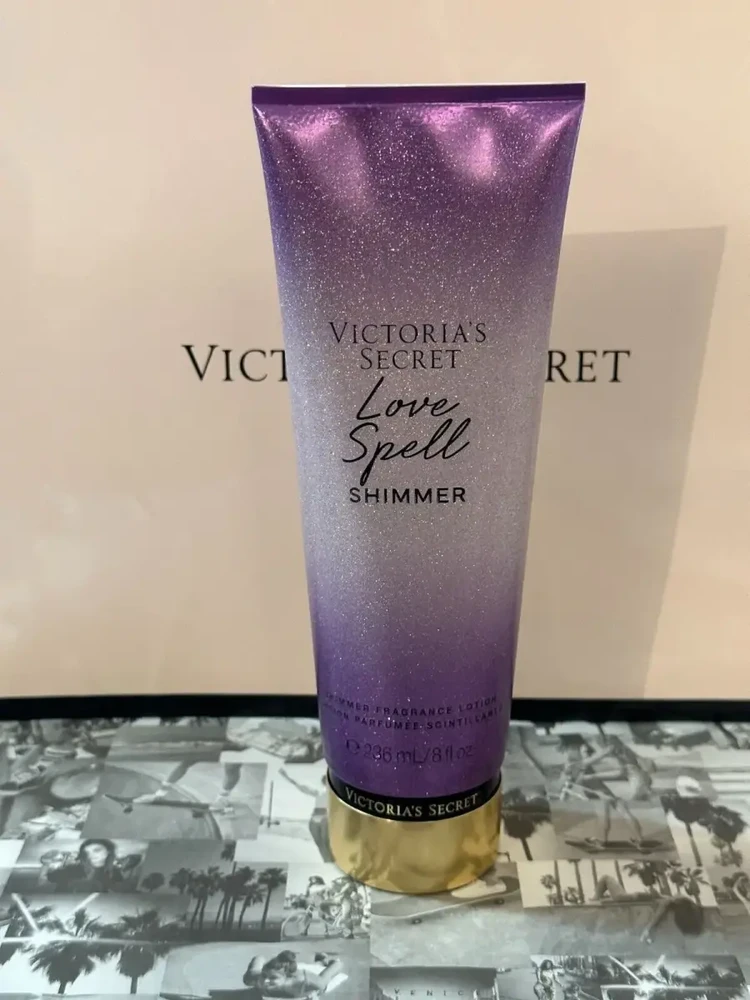 Victoria Secrets Victoria's Secrets Victoria's Secret Love Spell Shimmer kūno losjonas 236ml