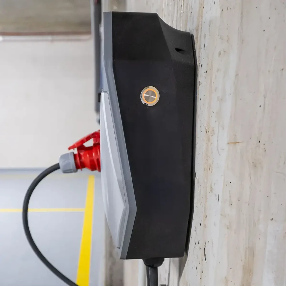Sieninis elektromobilio įkroviklis, trijų fazių, 22 kW, 32 A, 400 V, amio-04843