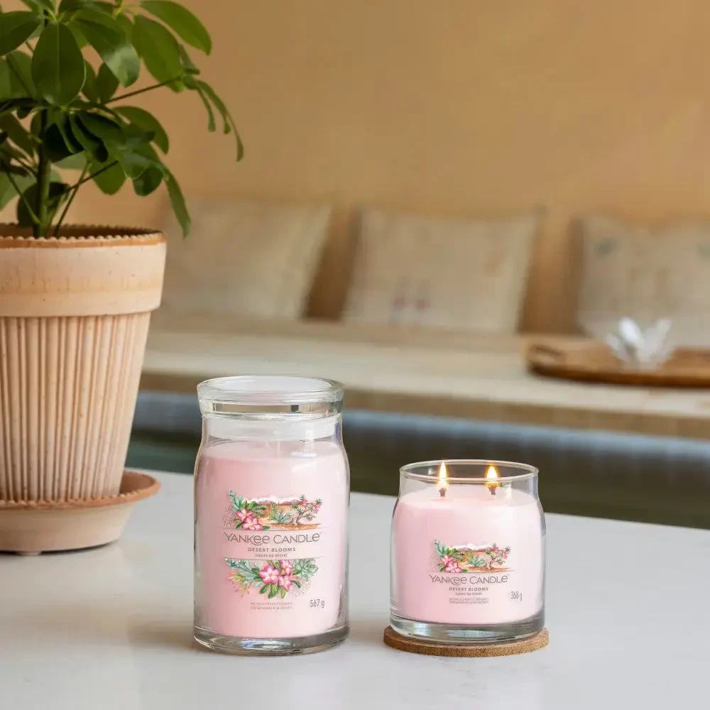 Yankee Candle Aromatinė žvakė Aromatinė žvakė Signatūrinė stiklinė vidutinė Desert Blooms 368 g