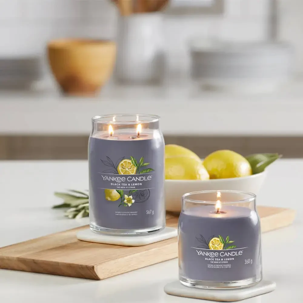 Yankee Candle Aromatinė žvakė "Signature large glass Juodas Tea - Lemon" 567 g