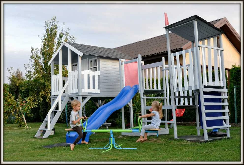 4IQ Medinis vaikų žaidimų namelis "Spinduliukas"
