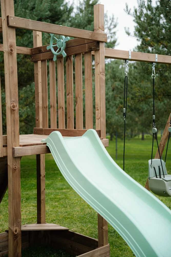 Medinė vaikų žaidimų aikštelė HATIS „Rene“