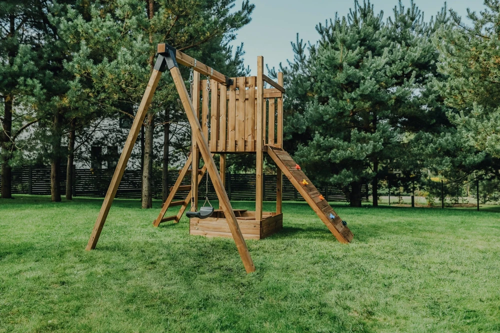 Medinė vaikų žaidimų aikštelė HATIS „Zuku“