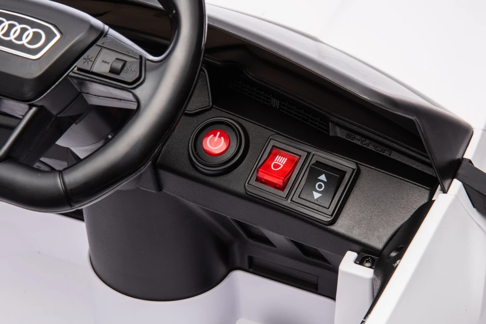 Vaikiškas elektromobilis HATIS "Audi SQ8", baltas