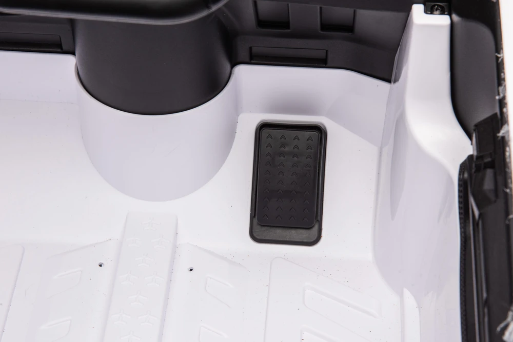 Vaikiškas elektromobilis HATIS "Audi SQ8", baltas