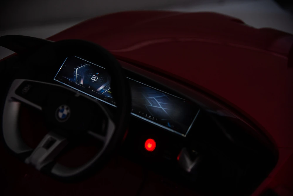 Vaikiškas elektromobilis HATIS “BMW I4”, raudonas
