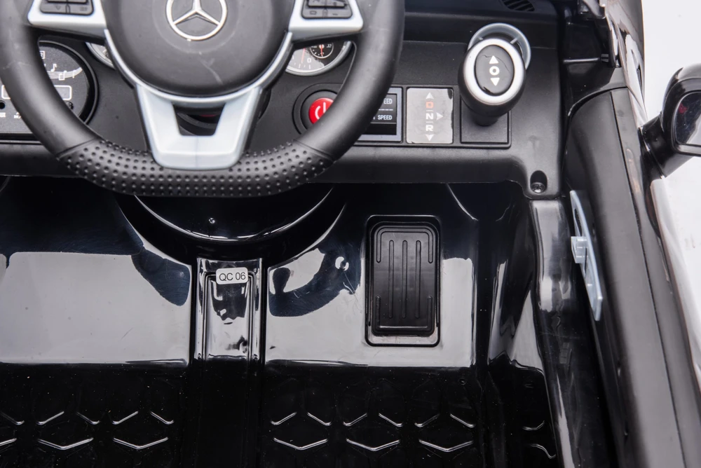 Vaikiškas elektromobilis HATIS Mercedes-Benz SLC, juodas, 107 × 62,5 × 44 cm