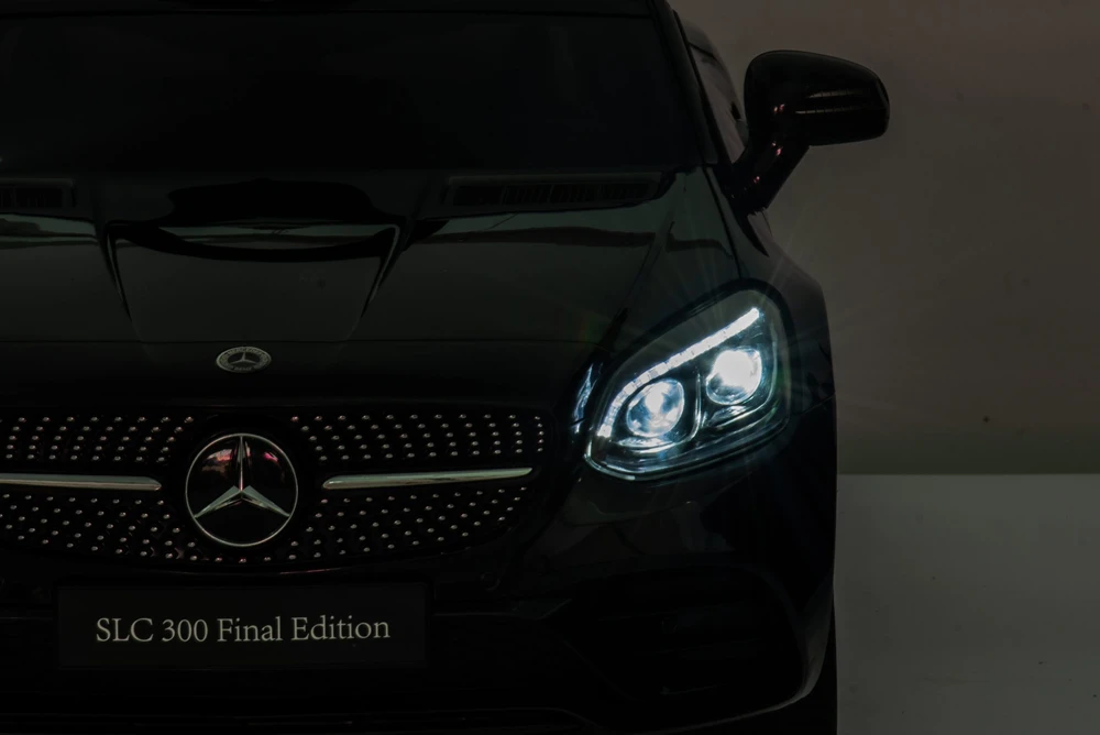 Vaikiškas elektromobilis HATIS Mercedes-Benz SLC, juodas, 107 × 62,5 × 44 cm