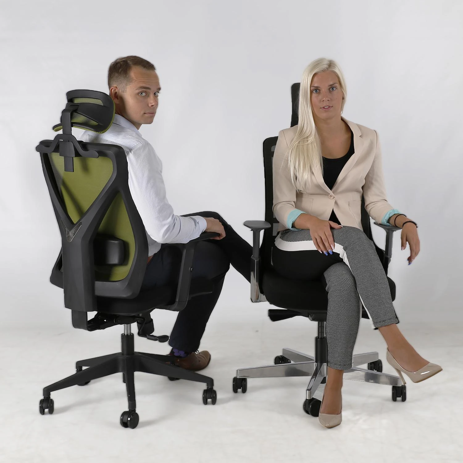 Home4You Vadovo kėdė OFFICE4YOU MIKE, plastikinis pagrindas, juoda sp.