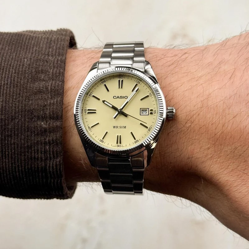 Laikrodis Casio Collection Vintage CASIO COLLECTION modelis UNISEX DATE - Geltonas - UNISEX
