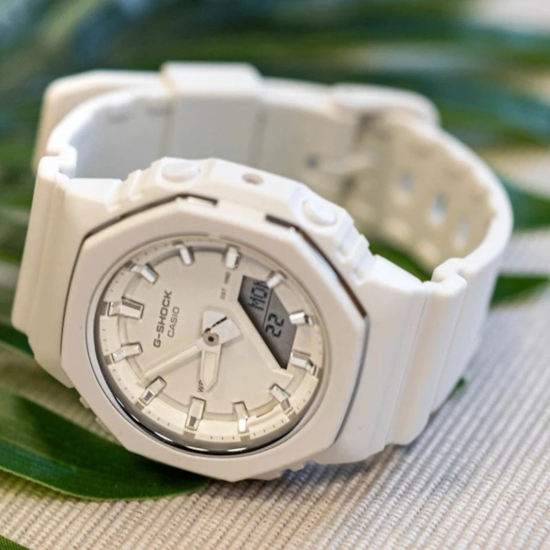 Laikrodis Casio G-shock analoginis-skaitmeninis moteriškas GMA-P2110-7AER