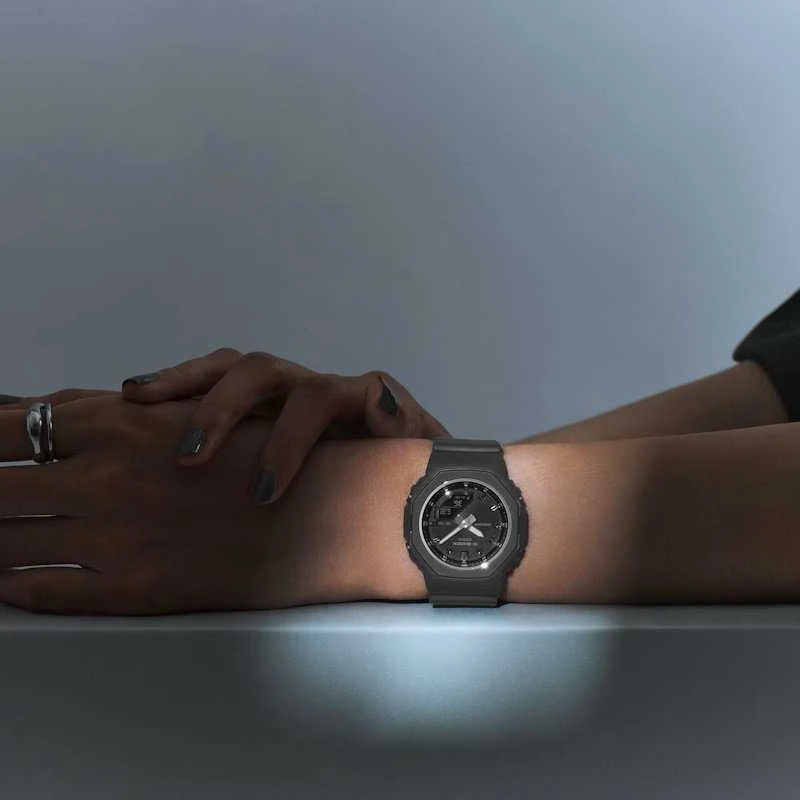 Laikrodis Casio G-shock analoginis-skaitmeninis moteriškas GMA-P2110-1AER