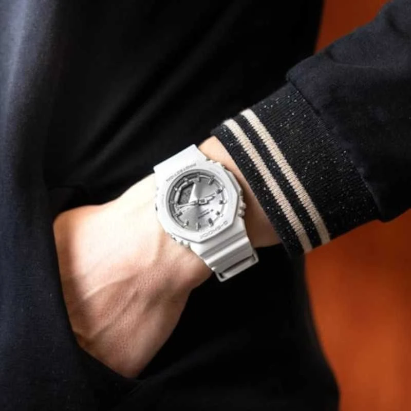 Casio G-shock analoginis-skaitmeninis moteriškas laikrodis GMA-P2100VA-7AER