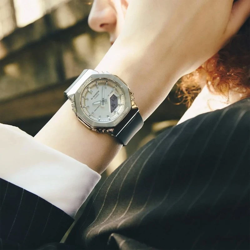 Laikrodis Casio G-shock analoginis-skaitmeninis moteriškas GM-S2110-1A7ER
