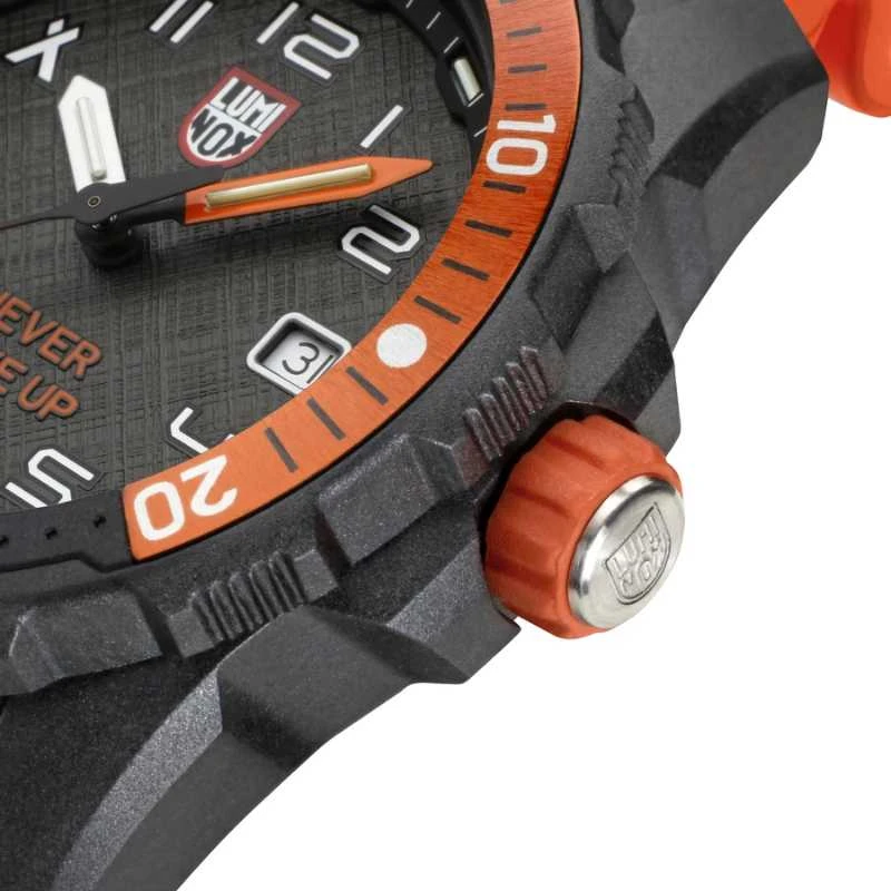 Laikrodis „Luminox Bear Grylls Survival SEA“ serija „Niekada nepasiduok“ XB.3729.NGU