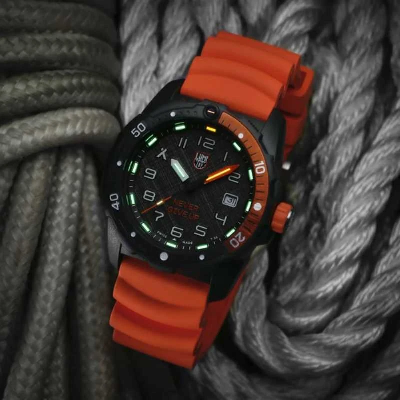 Laikrodis „Luminox Bear Grylls Survival SEA“ serija „Niekada nepasiduok“ XB.3729.NGU