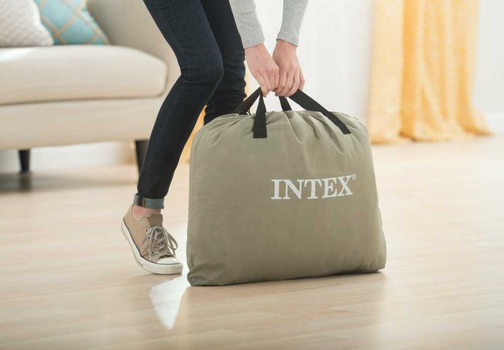 Pripučiamas čiužinys INTEX Queen Comfort-Plush High-Rise su integruota elektrine pompa, 152×203×56 cm