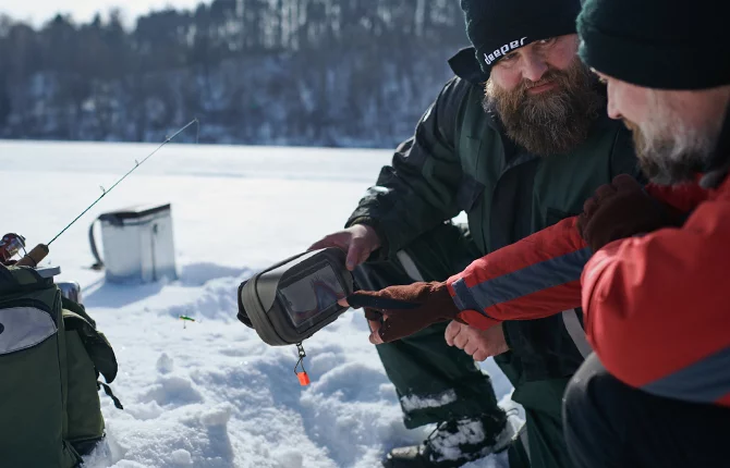 DEEPER dėklas telefonui WINTER SMARTPHONE CASE 2.0 aprašymas - Prekės nuotrauka