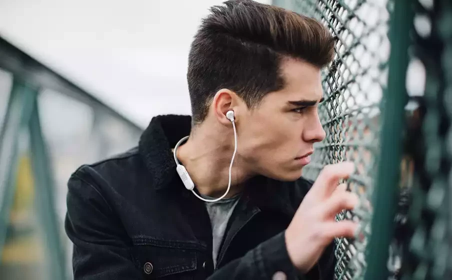 JBL Tune 125BT  Belaidės į ausis įkišamos ausinė, Juodos aprašymas - Prekės nuotrauka