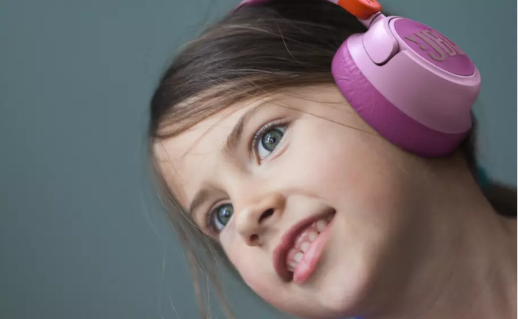 Belaidės saugaus klausymo ausinės vaikams JBL JR460NC su mikrofonu aprašymas - Prekės nuotrauka