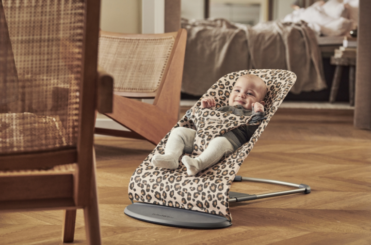 BABYBJORN geltonas šliaužtinukas BLISS medvilnė, smėlio/leopardas, 6075 (Nemokamas pristatymas) aprašymas - Prekės nuotrauka